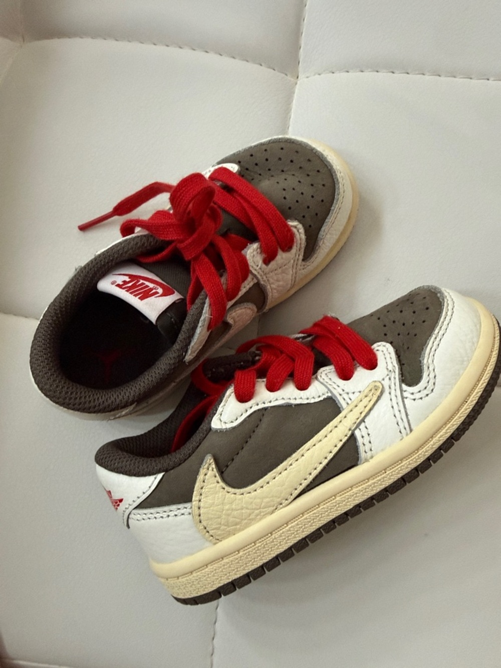 Travis Scott Kids Low-Top Sneakers in Brown, White & Red